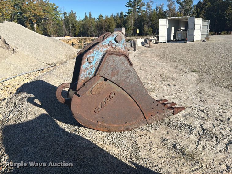image for item FJ0537 Esco Komatsu PC300LC-6 excavator bucket