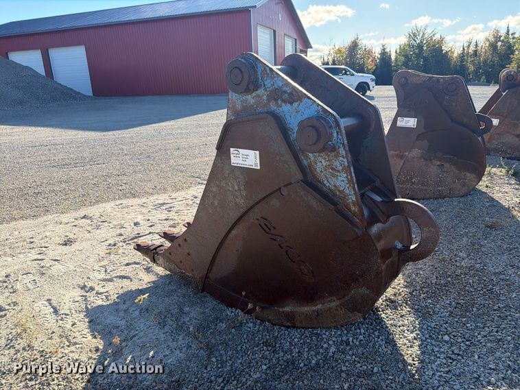 image for item FJ0537 Esco Komatsu PC300LC-6 excavator bucket
