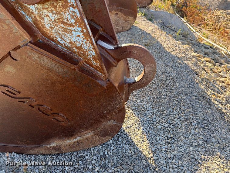 image for item FJ0537 Esco Komatsu PC300LC-6 excavator bucket