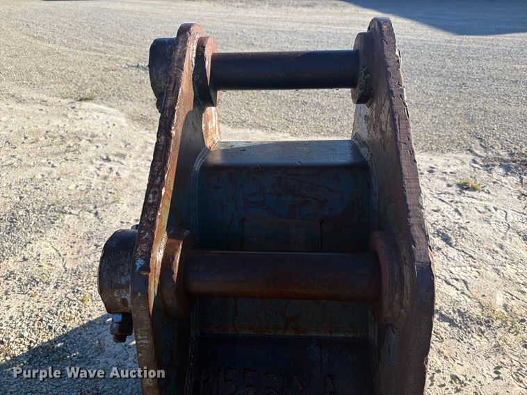 image for item FJ0537 Esco Komatsu PC300LC-6 excavator bucket