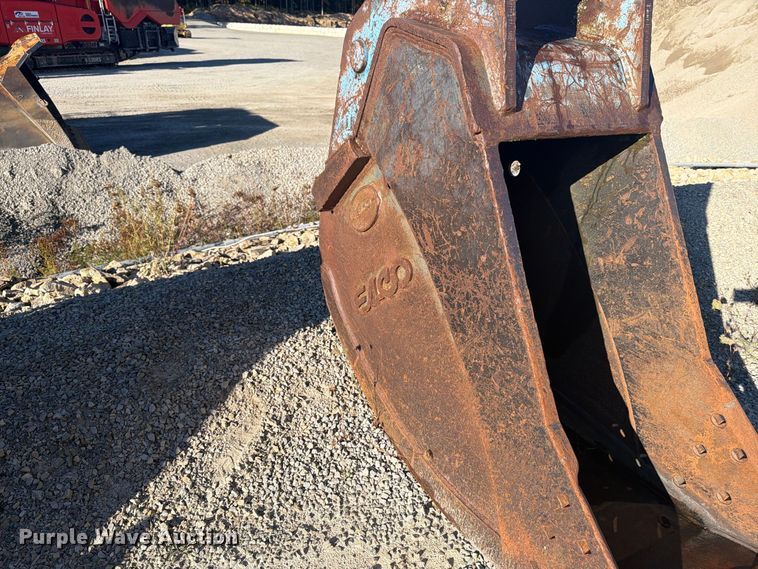 image for item FJ0537 Esco Komatsu PC300LC-6 excavator bucket