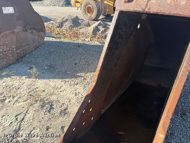 image for item FJ0537 Esco Komatsu PC300LC-6 excavator bucket