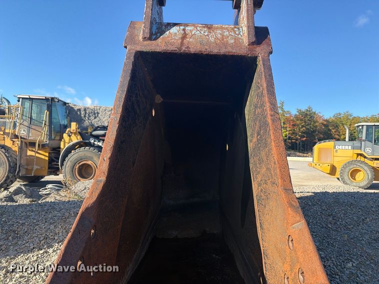 image for item FJ0537 Esco Komatsu PC300LC-6 excavator bucket