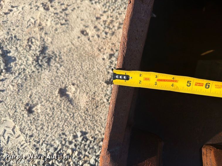 image for item FJ0537 Esco Komatsu PC300LC-6 excavator bucket