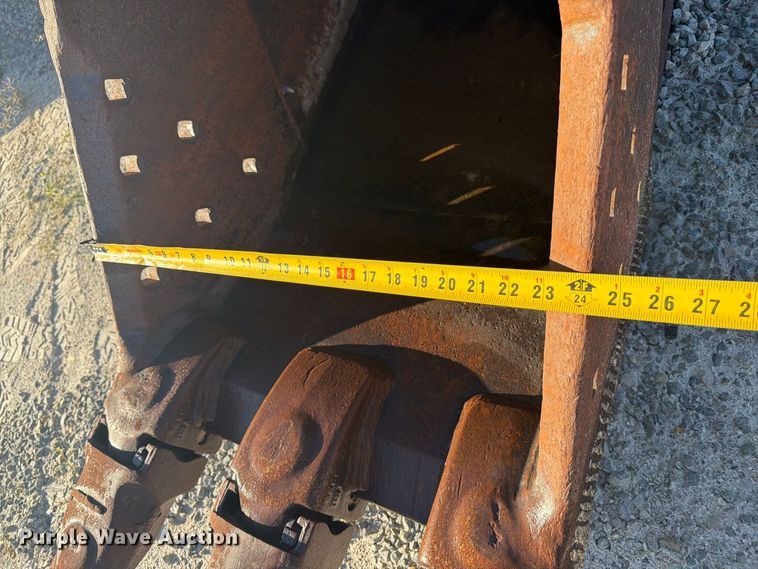 image for item FJ0537 Esco Komatsu PC300LC-6 excavator bucket