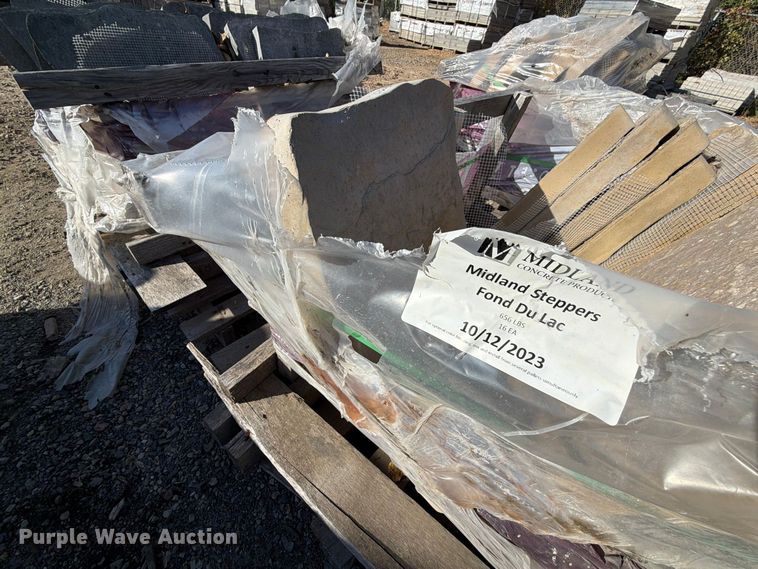 image for item FJ0547 (13) pallets of land scaping stone