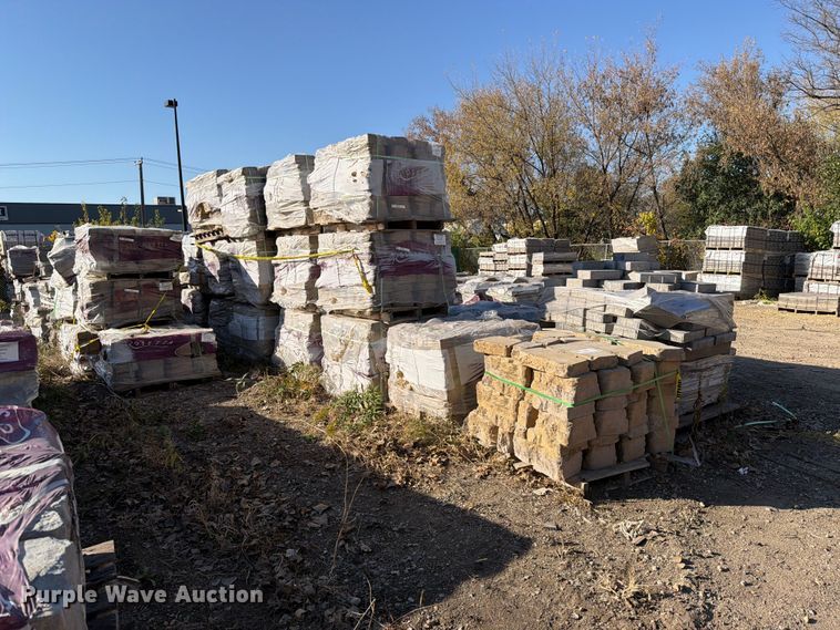 image for item FJ0548 (18) pallets of landscaping stones