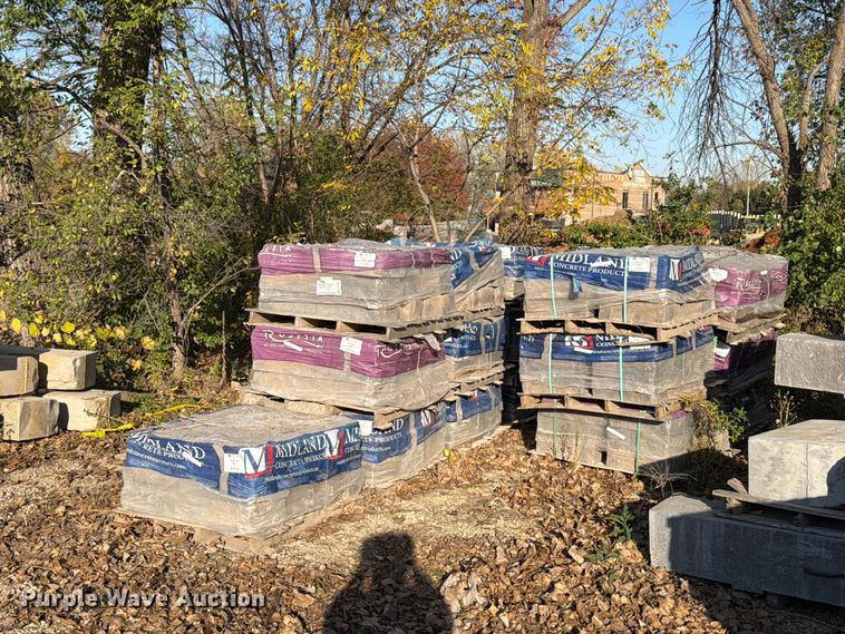 image for item FJ0551 (13) pallets of landscaping stone