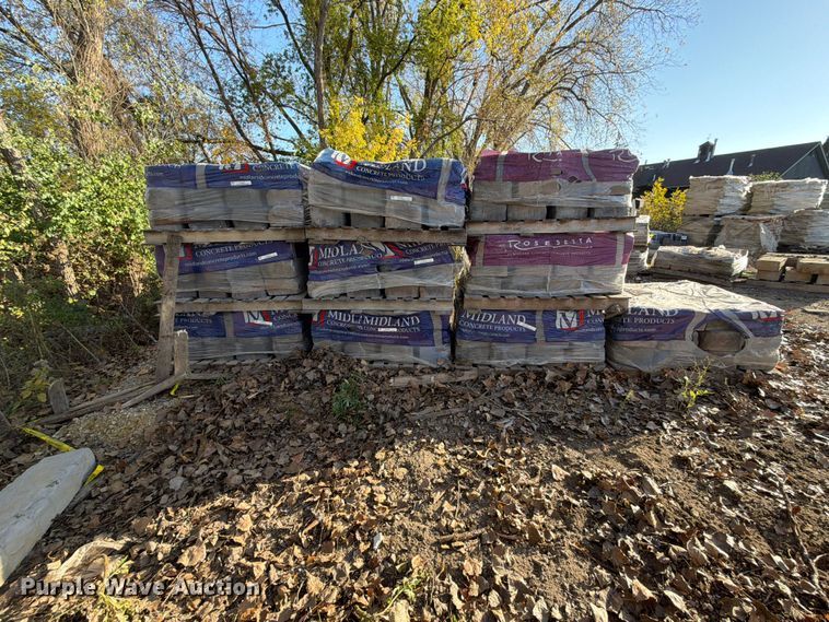 image for item FJ0551 (13) pallets of landscaping stone