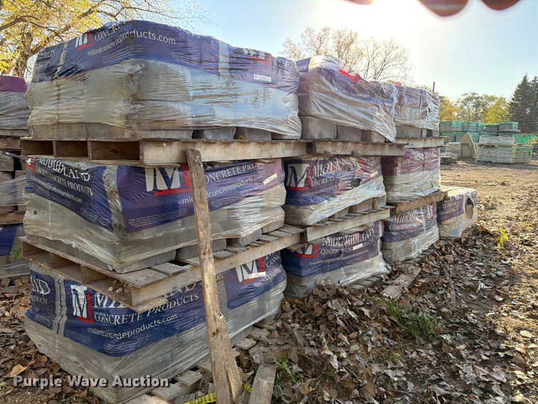 image for item FJ0551 (13) pallets of landscaping stone