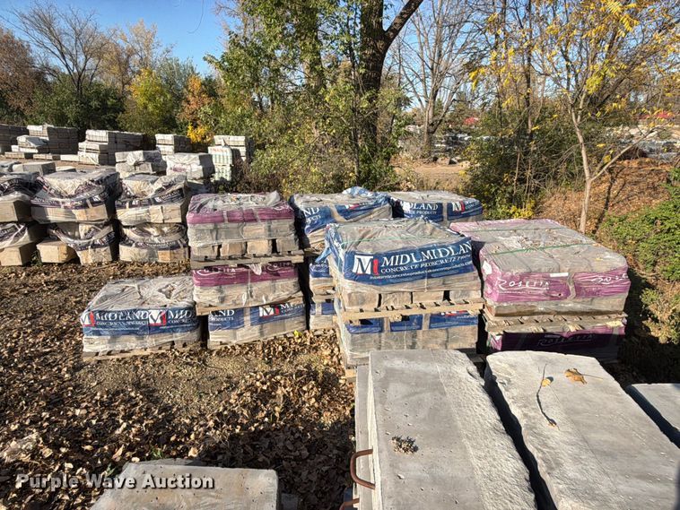 image for item FJ0551 (13) pallets of landscaping stone