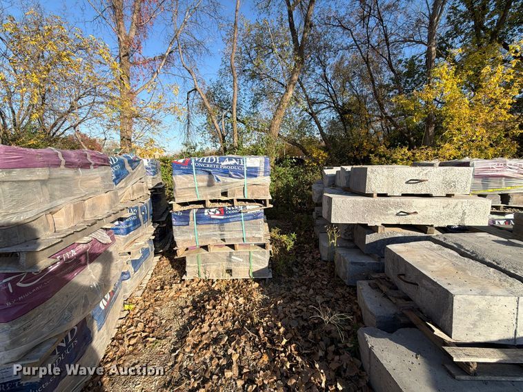 image for item FJ0551 (13) pallets of landscaping stone