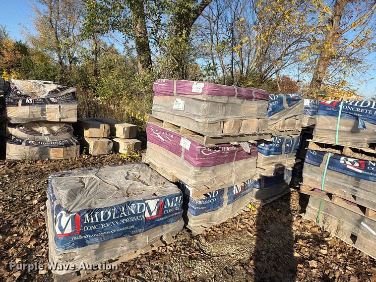image for item FJ0551 (13) pallets of landscaping stone