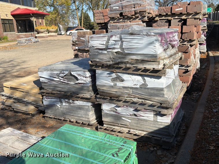 image for item FJ0553 (7) pallets of landscaping stone