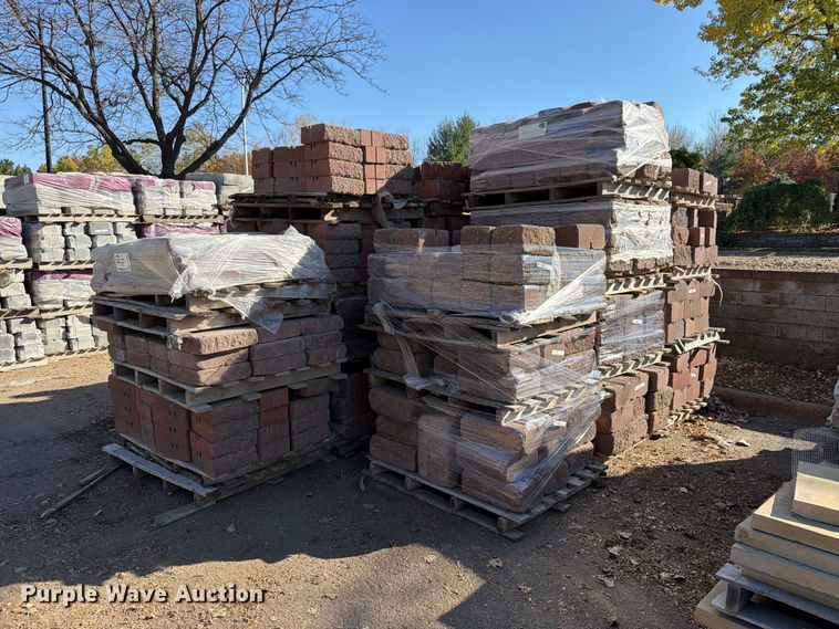 (26) pallets of landscaping stone