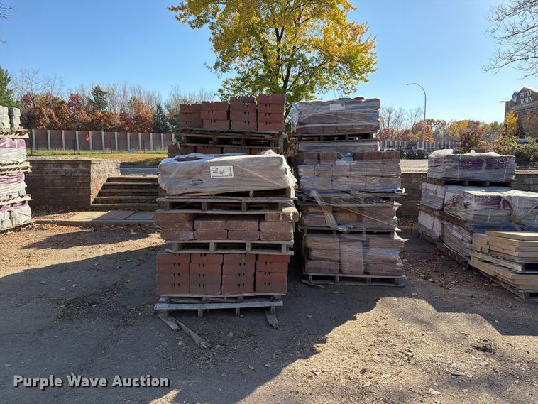 image for item FJ0554 (26) pallets of landscaping stone
