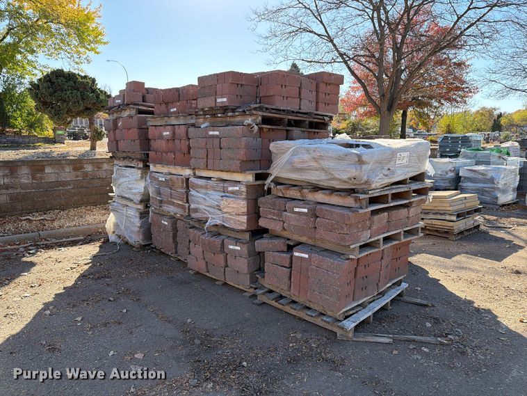 image for item FJ0554 (26) pallets of landscaping stone