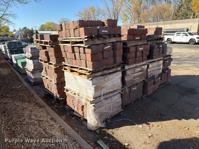 image for item FJ0554 (26) pallets of landscaping stone