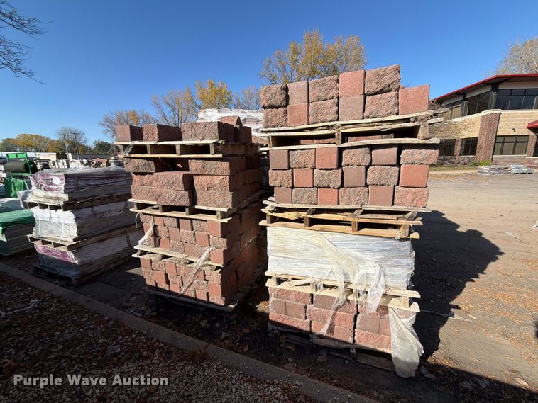 image for item FJ0554 (26) pallets of landscaping stone