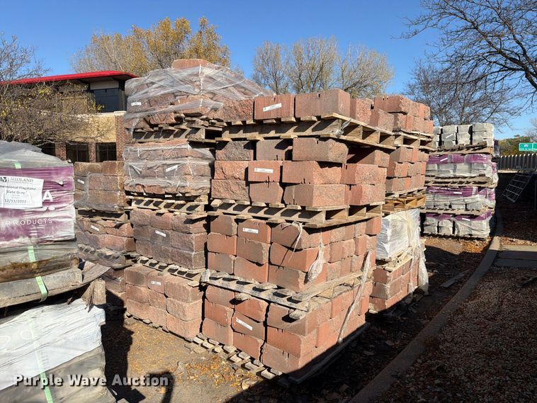 image for item FJ0554 (26) pallets of landscaping stone