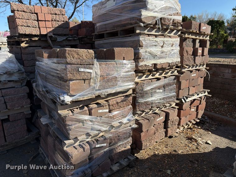 image for item FJ0554 (26) pallets of landscaping stone