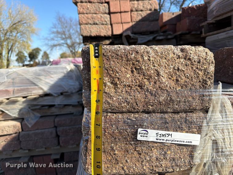 image for item FJ0554 (26) pallets of landscaping stone