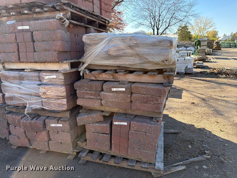 image for item FJ0554 (26) pallets of landscaping stone