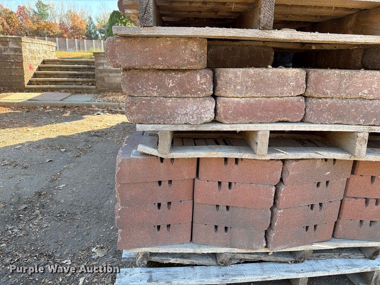 image for item FJ0554 (26) pallets of landscaping stone