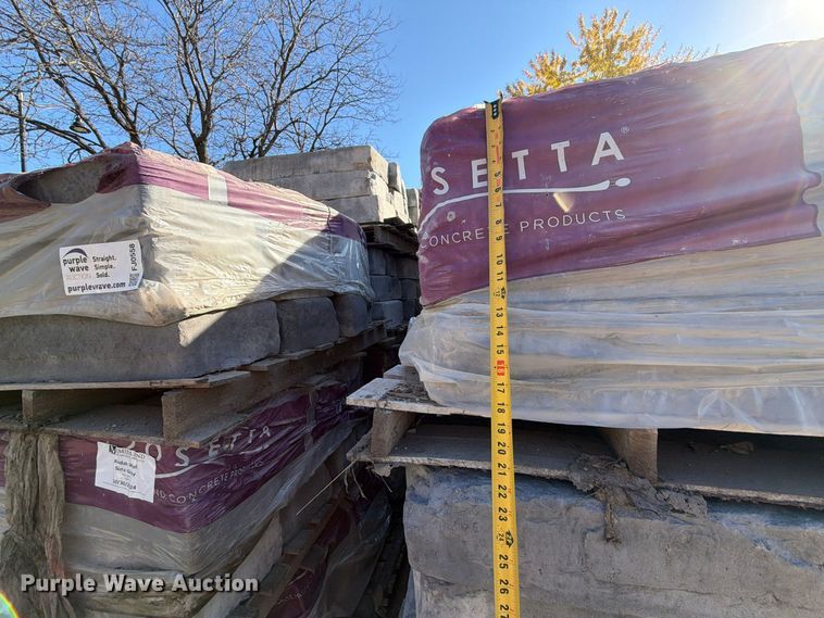 image for item FJ0558 (44) pallets of landscaping stone