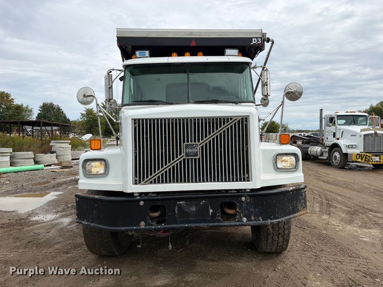 image for item FJ2029 2000 Volvo WG dump truck