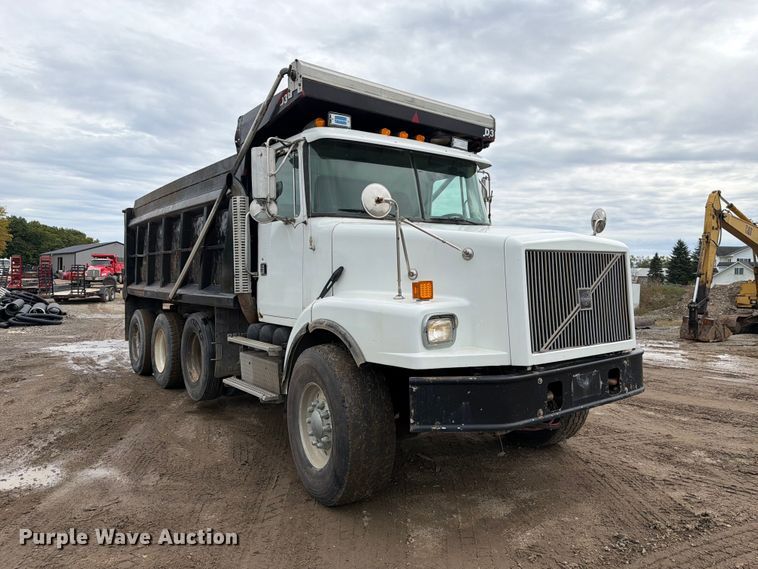 image for item FJ2029 2000 Volvo WG dump truck