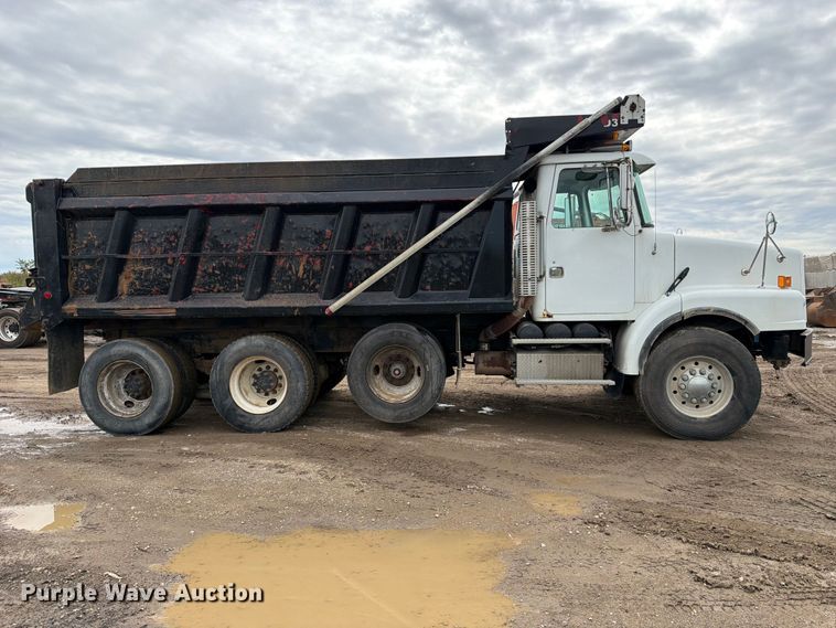 image for item FJ2029 2000 Volvo WG dump truck