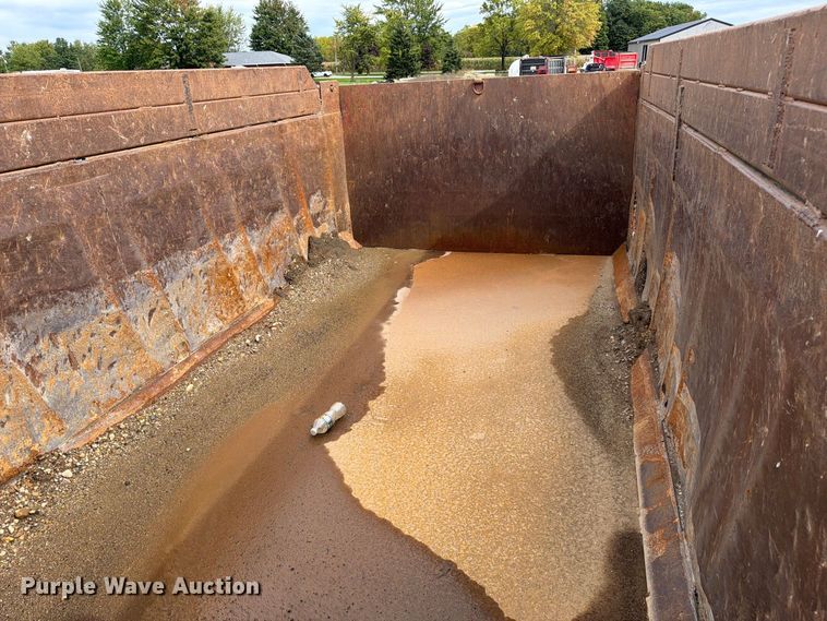 image for item FJ2029 2000 Volvo WG dump truck