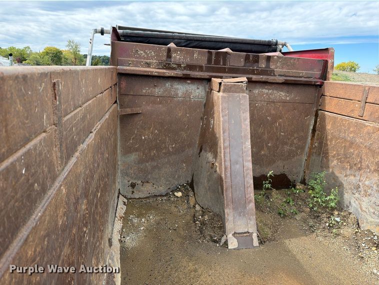 image for item FJ2029 2000 Volvo WG dump truck