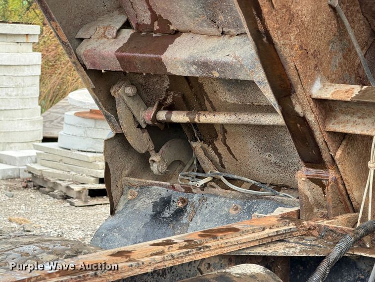 image for item FJ2029 2000 Volvo WG dump truck