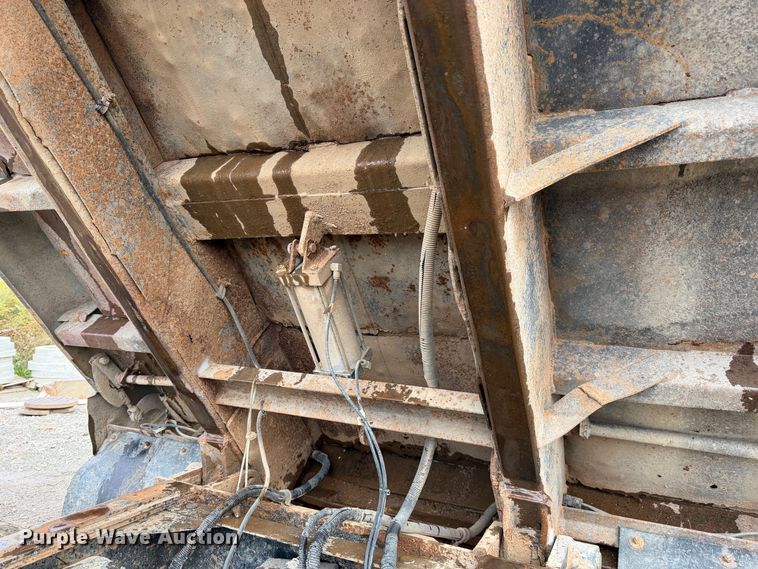 image for item FJ2029 2000 Volvo WG dump truck