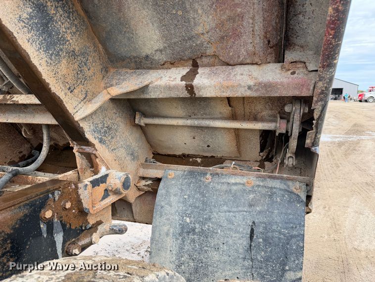 image for item FJ2029 2000 Volvo WG dump truck