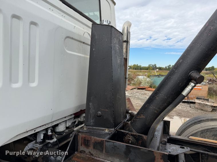 image for item FJ2029 2000 Volvo WG dump truck