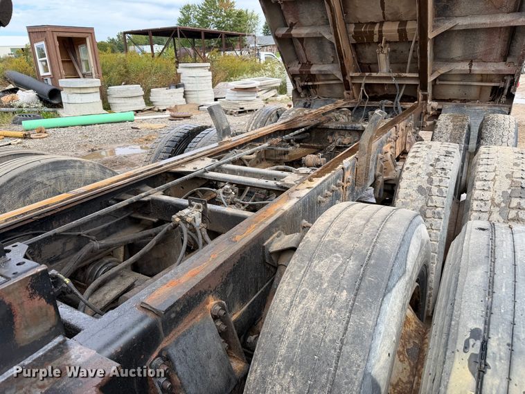 image for item FJ2029 2000 Volvo WG dump truck