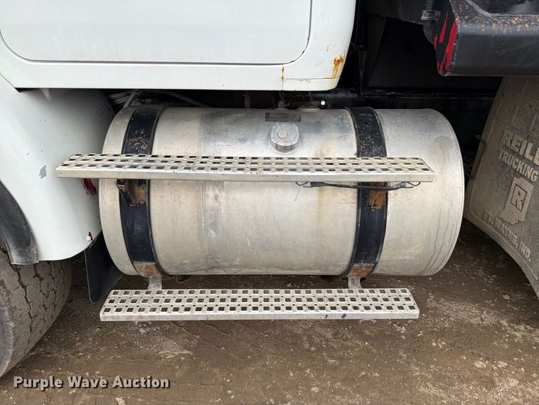 image for item FJ2029 2000 Volvo WG dump truck