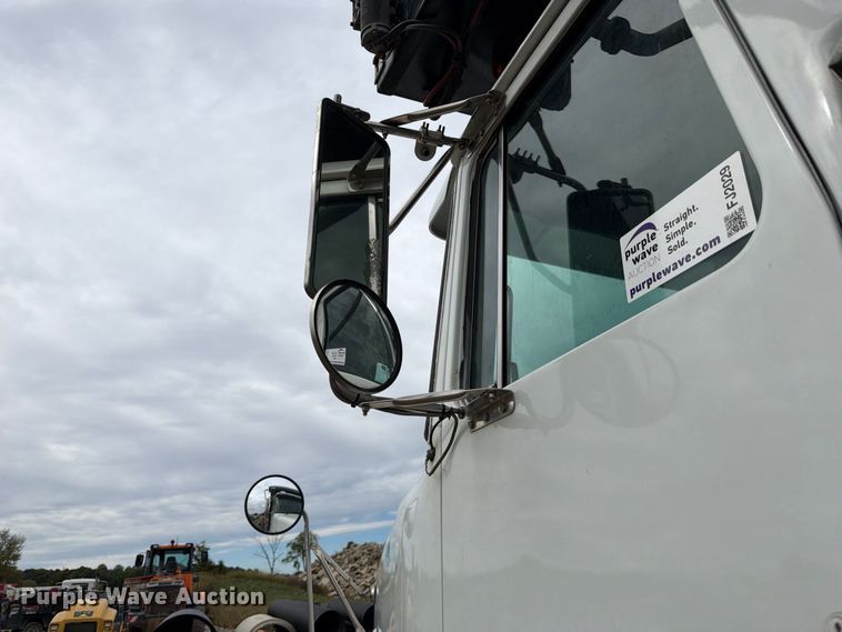 image for item FJ2029 2000 Volvo WG dump truck