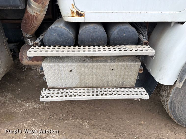 image for item FJ2029 2000 Volvo WG dump truck