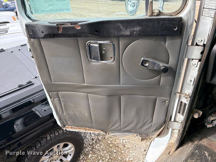 image for item FJ2029 2000 Volvo WG dump truck
