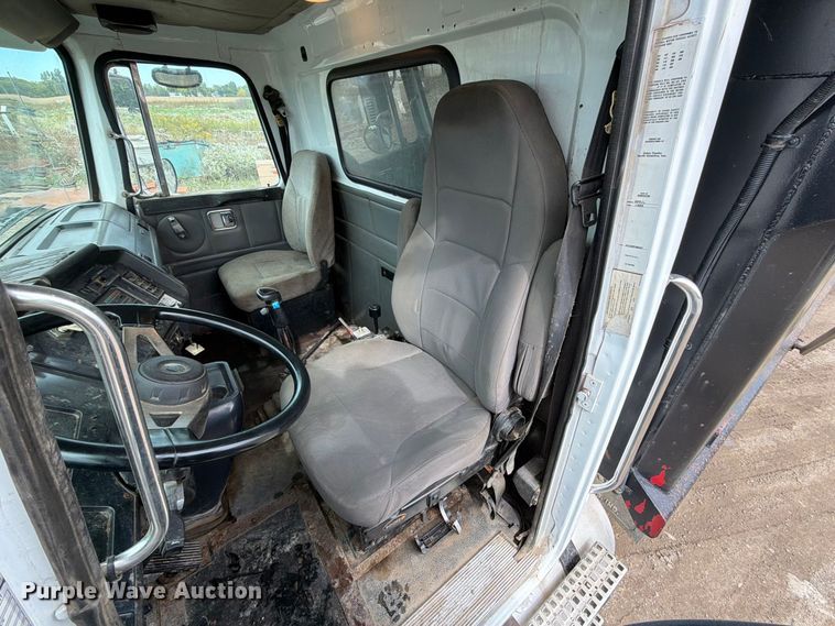 image for item FJ2029 2000 Volvo WG dump truck