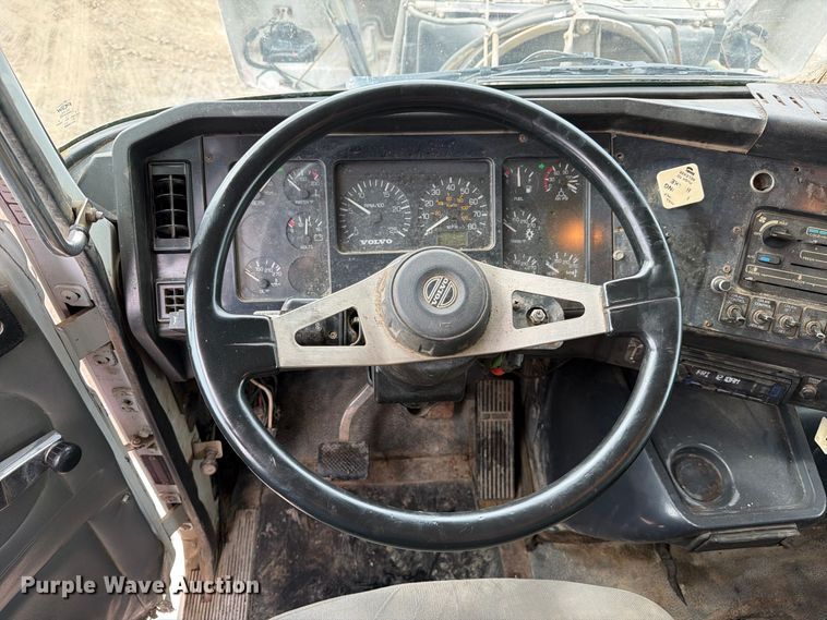 image for item FJ2029 2000 Volvo WG dump truck