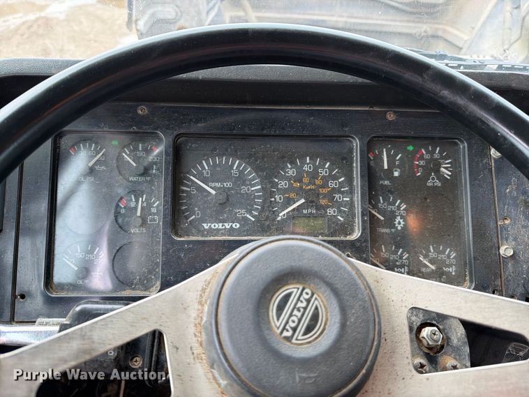 image for item FJ2029 2000 Volvo WG dump truck