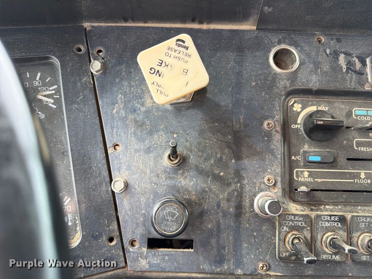 image for item FJ2029 2000 Volvo WG dump truck