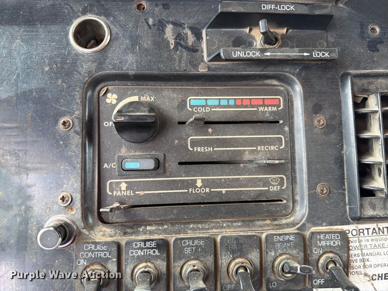 image for item FJ2029 2000 Volvo WG dump truck