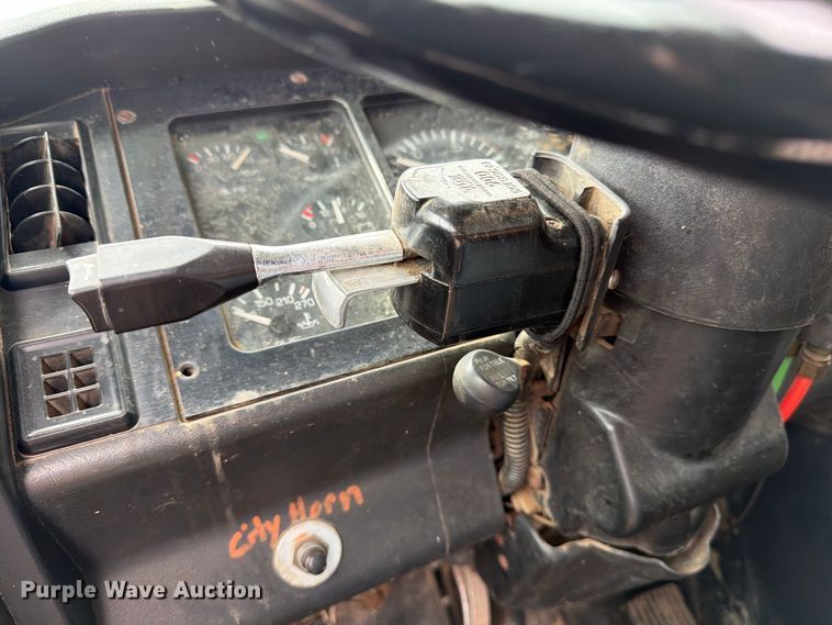 image for item FJ2029 2000 Volvo WG dump truck