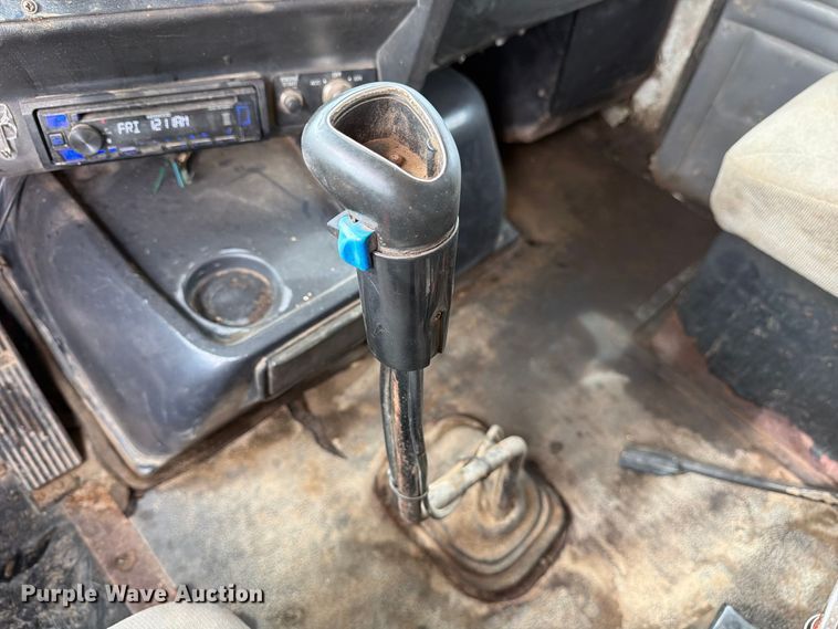 image for item FJ2029 2000 Volvo WG dump truck